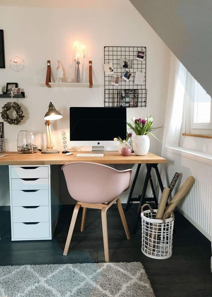 Bureau aesthetic rose et gris