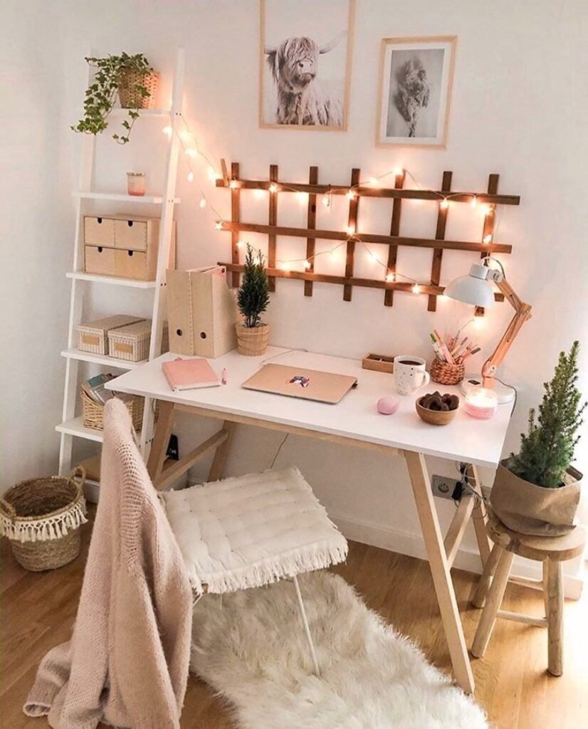 Bureau aesthetic rose poudre et guirlande