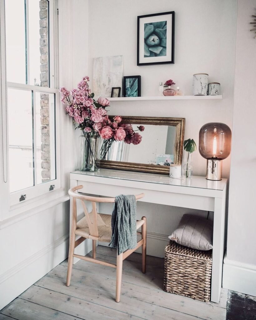 Bureau coiffeuse moderne et vintage