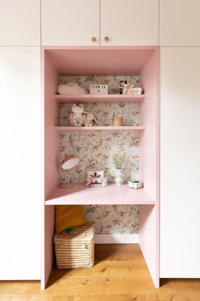 Bureau dans chambre integre au dressing