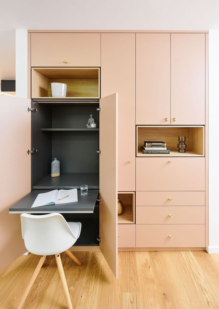 Bureau integre dans dressing noir et rose