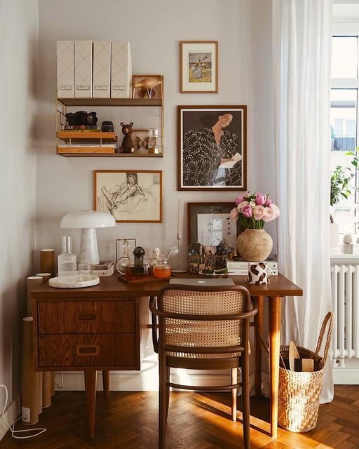 Bureau style vintage avec objets