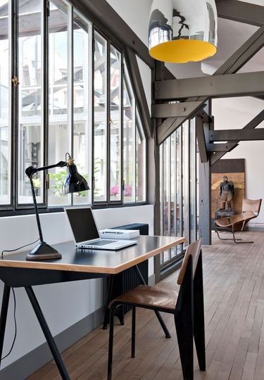 Bureau industriel loft dans couloir verriere