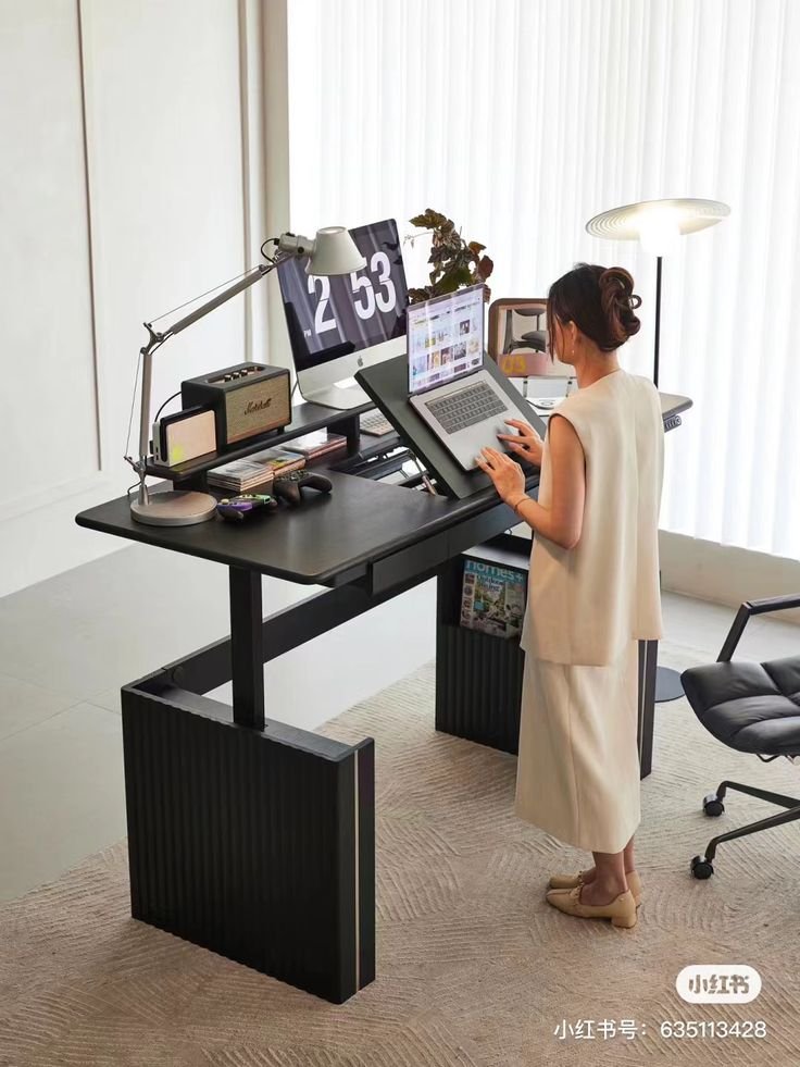 Bureau style japonais assis debout noir