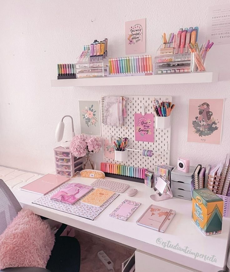 Bureau style japonais kawaii rose aesthetic