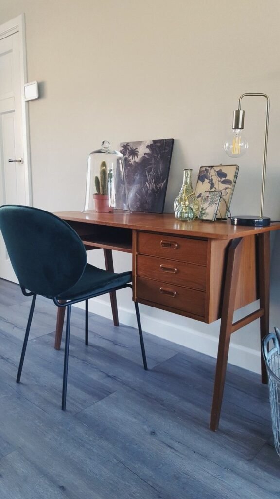 Bureau vintage en teck deborah lagerwaard