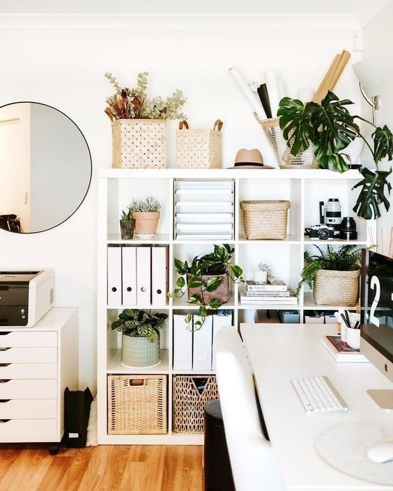 Deco bureau style zen avec plantes blanc et bois