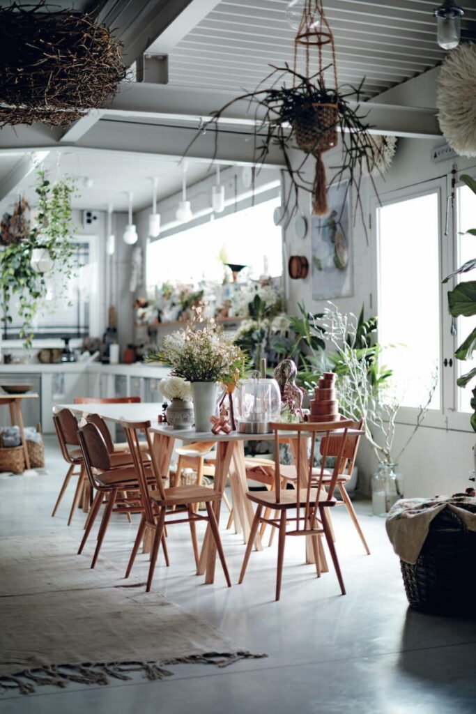 Life unstyled emily henson et debi treolar salle a manger sans style