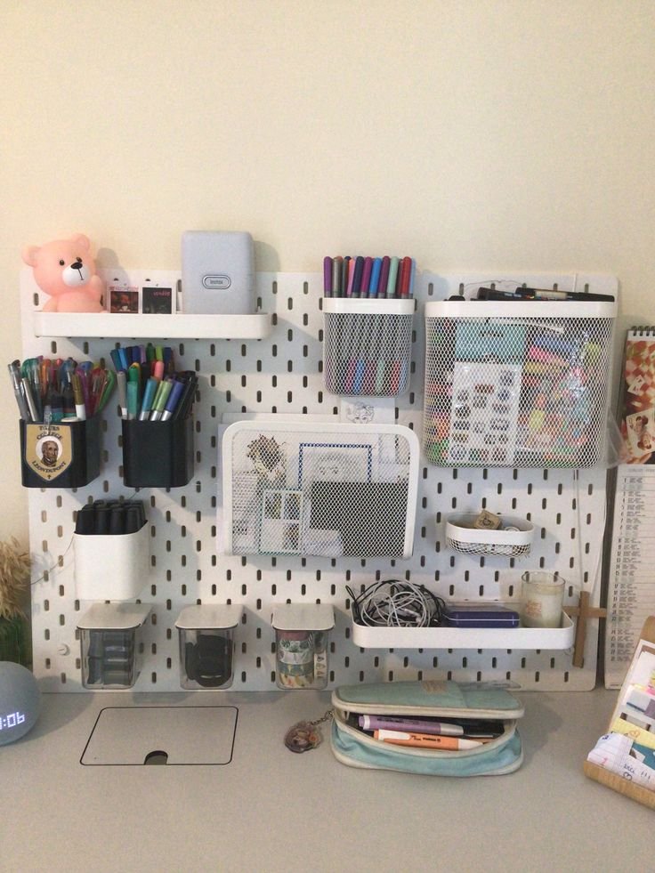 Rangements bureau avec etiquettes pour limiter le désordre