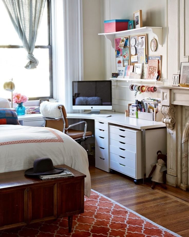 Bureau d angle chambre avec lit