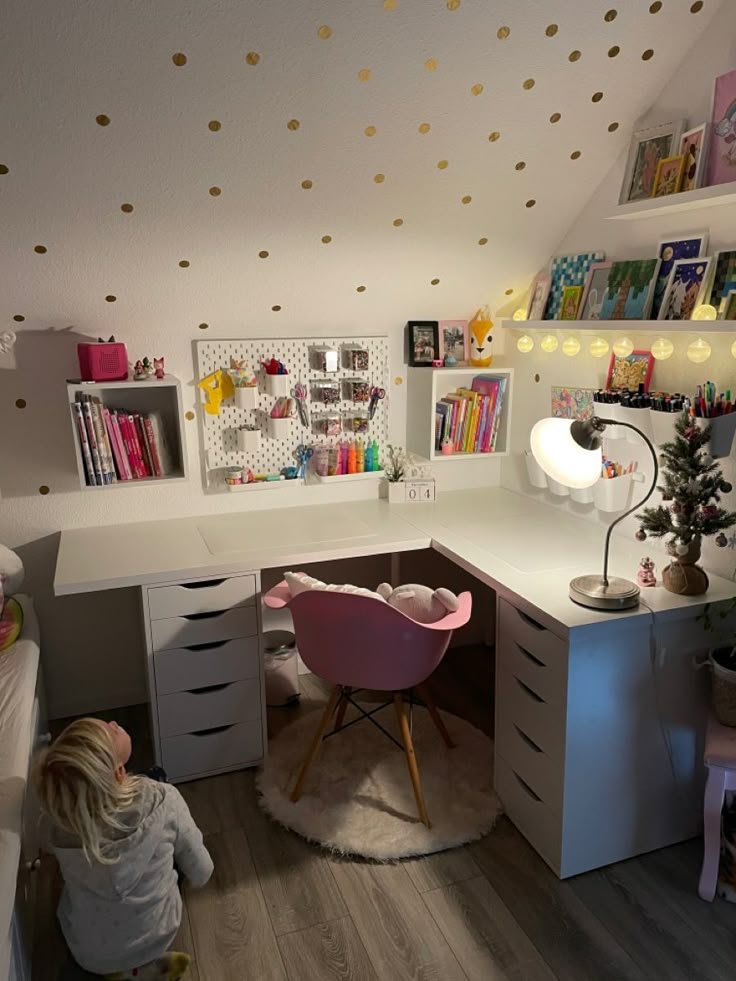 Bureau enfant fille avec stickers muraux