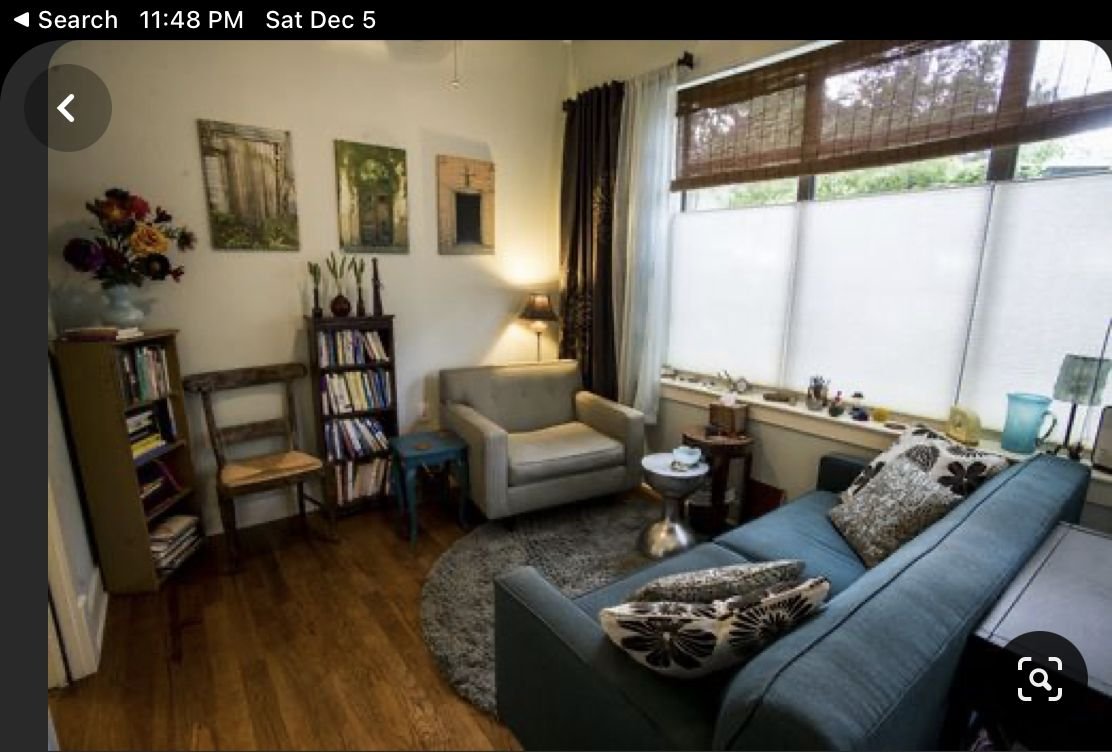 Deco bureau psy confortable avec canape bleu