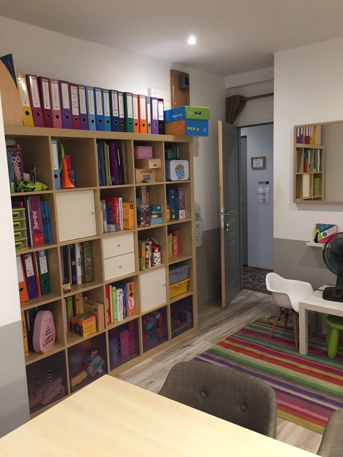 Déco cabinet psychologue enfant creative et colore