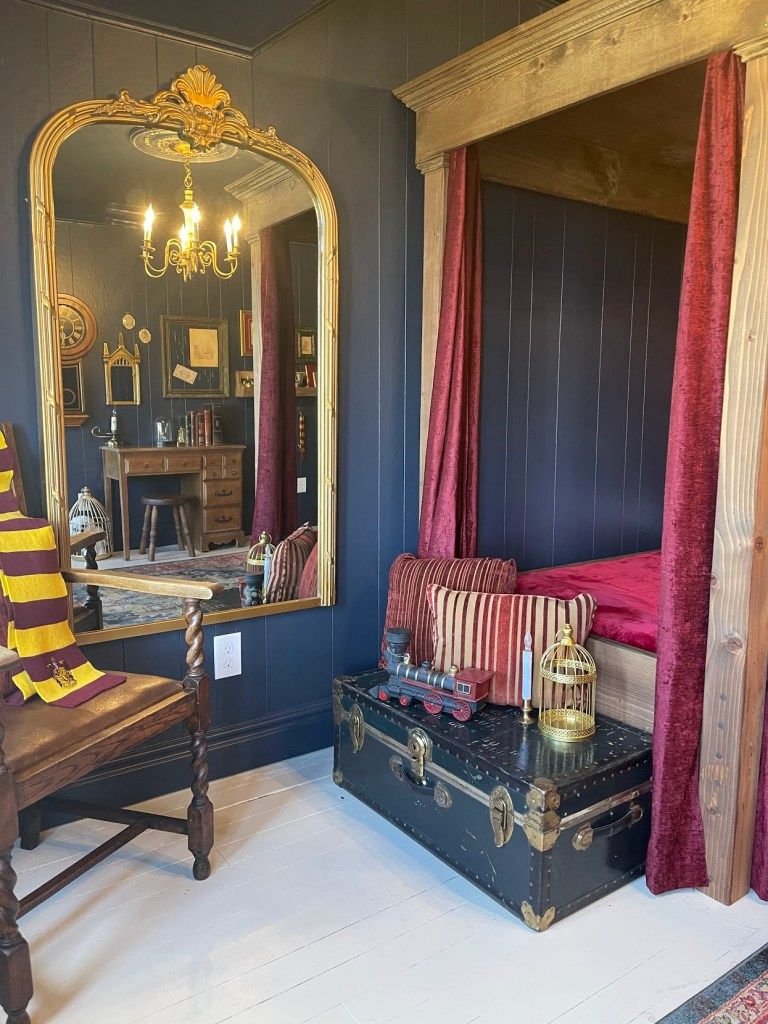 Deco chambre harry potter avec lit a baldaquin