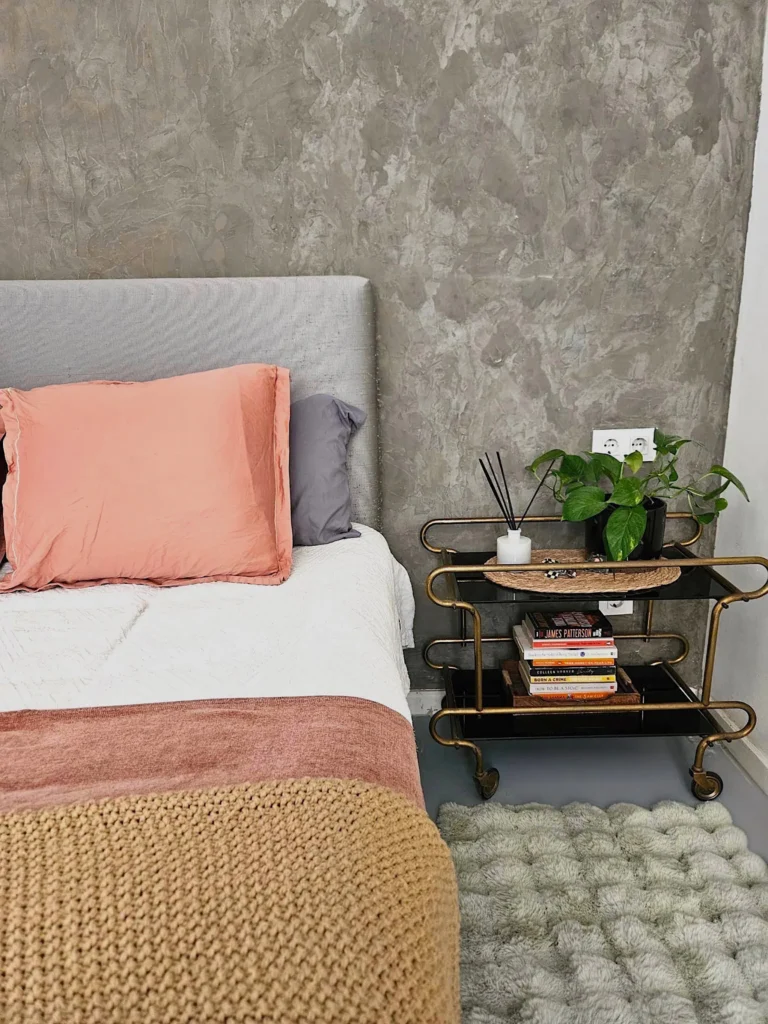 Desserte table de chevet chambre appartement Barcelone