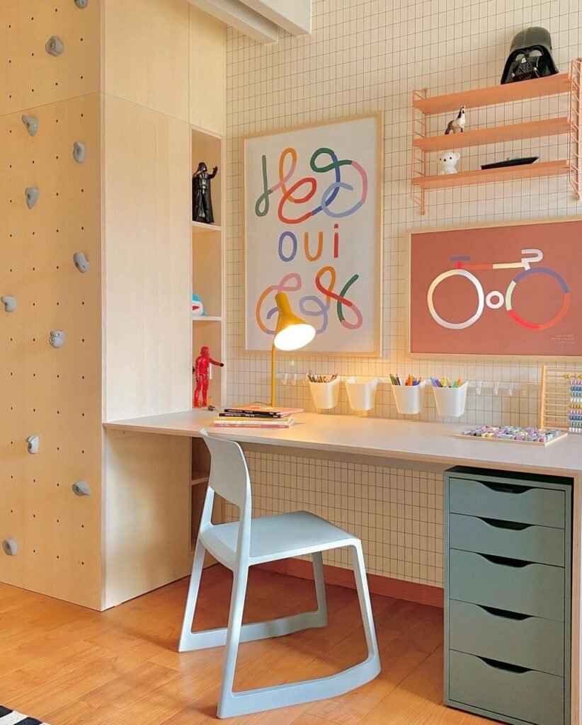 Idee bureau enfant creative et coloree couch style