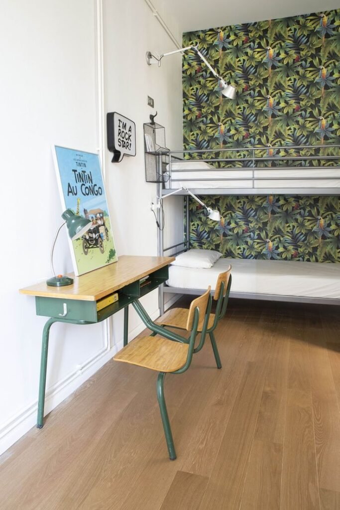 Idee bureau enfant pupitre chambre enfant