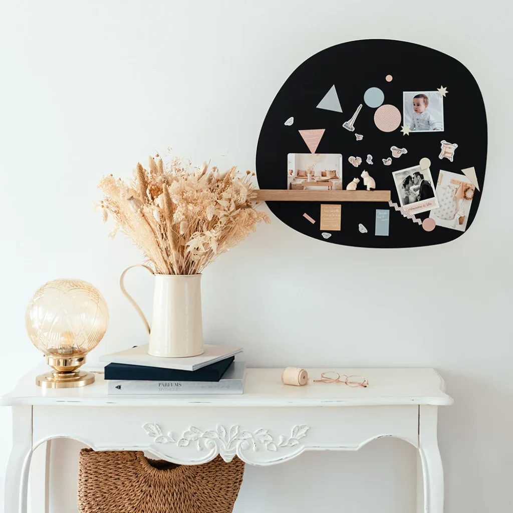 Mini tableau magnetique ferflex rond au dessus de petit bureau