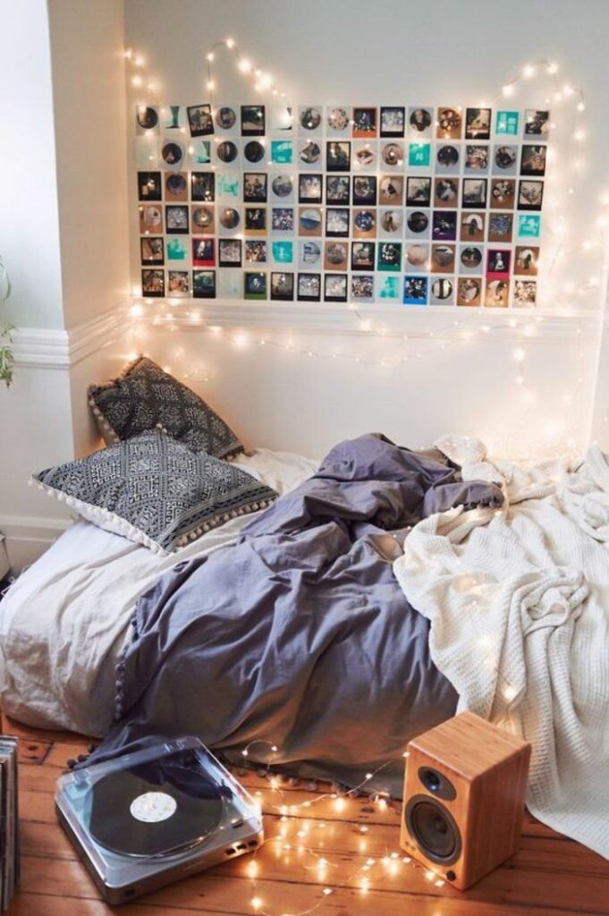 Mur de photo dans chambre ado cocooning