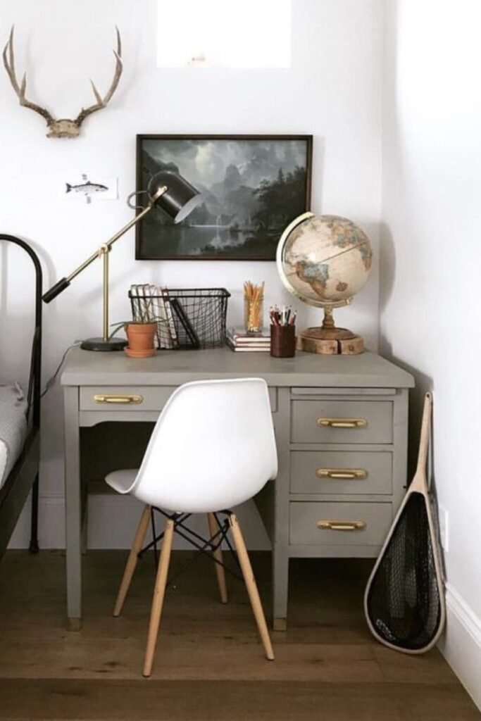 Chambre ado couleur taupe bureau vintage peint en taupe