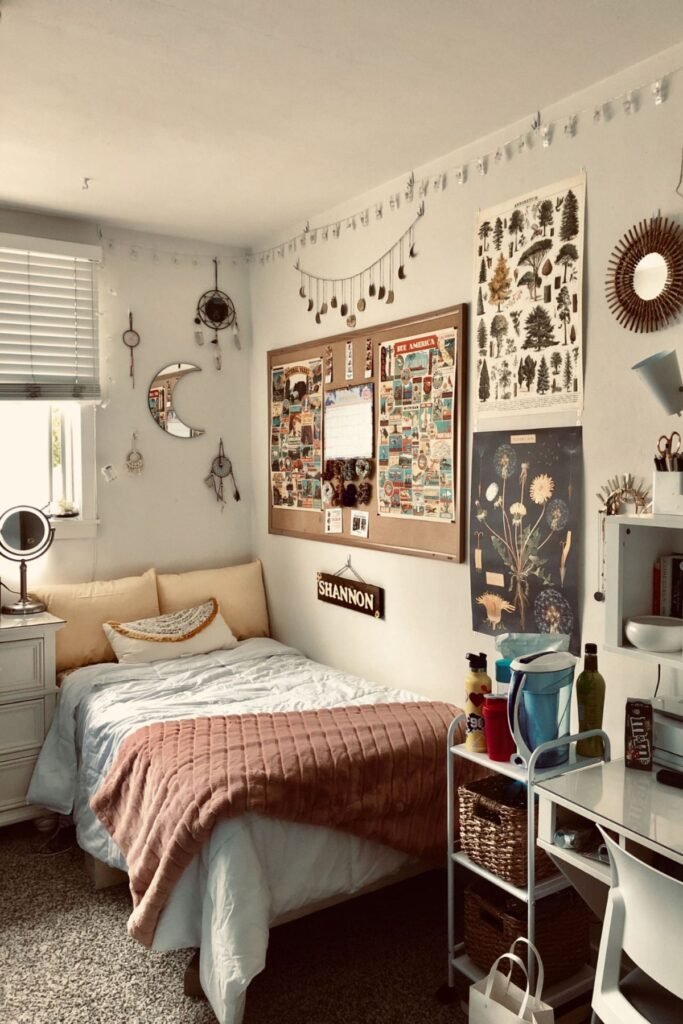 Chambre ado couleur taupe personnalisé avec deco murale