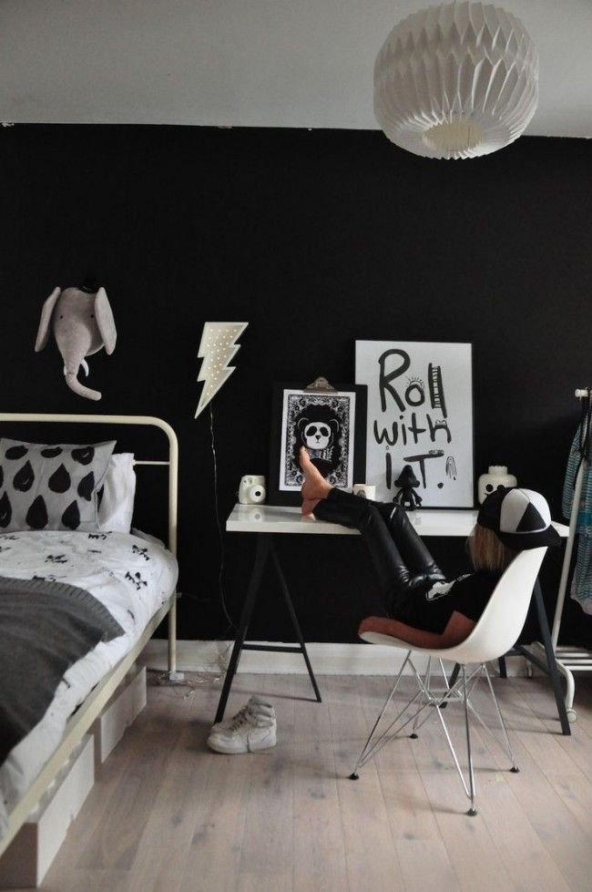 Chambre ado noir et blanc avec mur noir