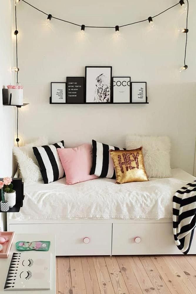 Chambre ado noir et blanc avec parquet bois