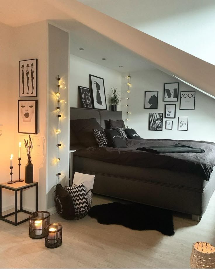 Chambre ado noir et blanc chic avec guirlandes