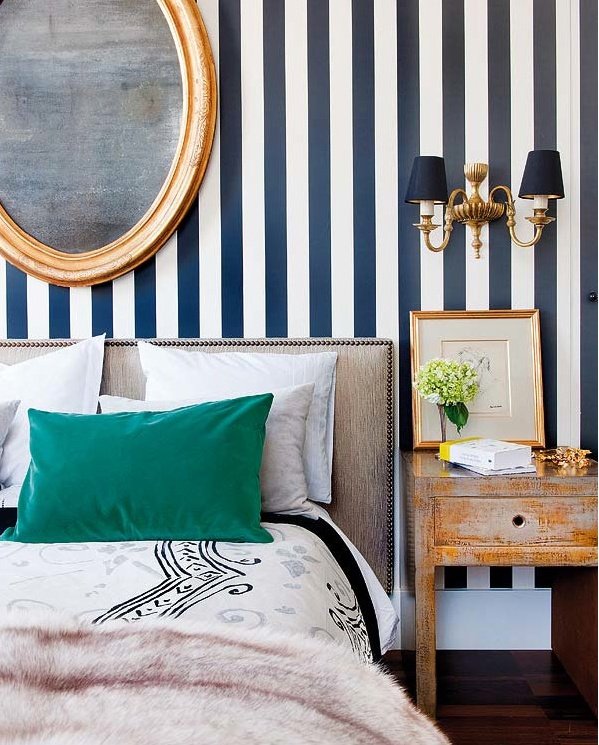 Chambre ado noir et blanc chic avec motifs rayures