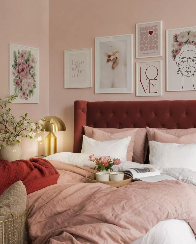 Chambre ado pastel et bordeaux elegante