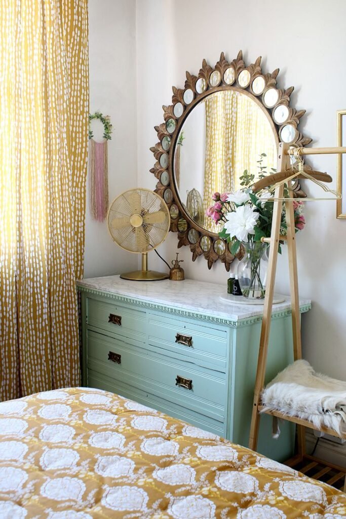 Chambre ado pastel moutarde vert sauge