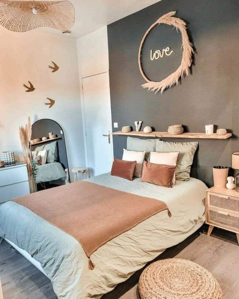 Chambre ado taupe et rose avec mur d accent derriere lit