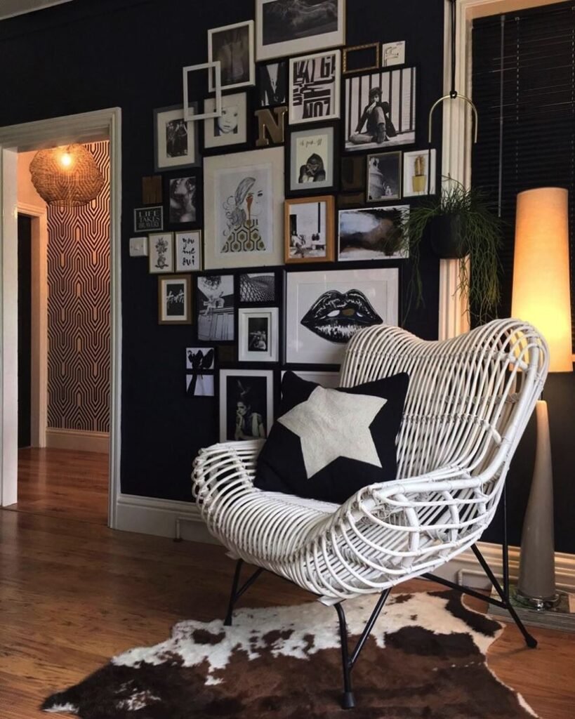 Chambre noir et blanc ado avec mur de cadre