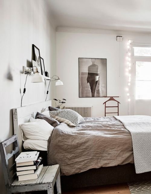 Chambre taupe minimaliste ado blanc avec guirlandes