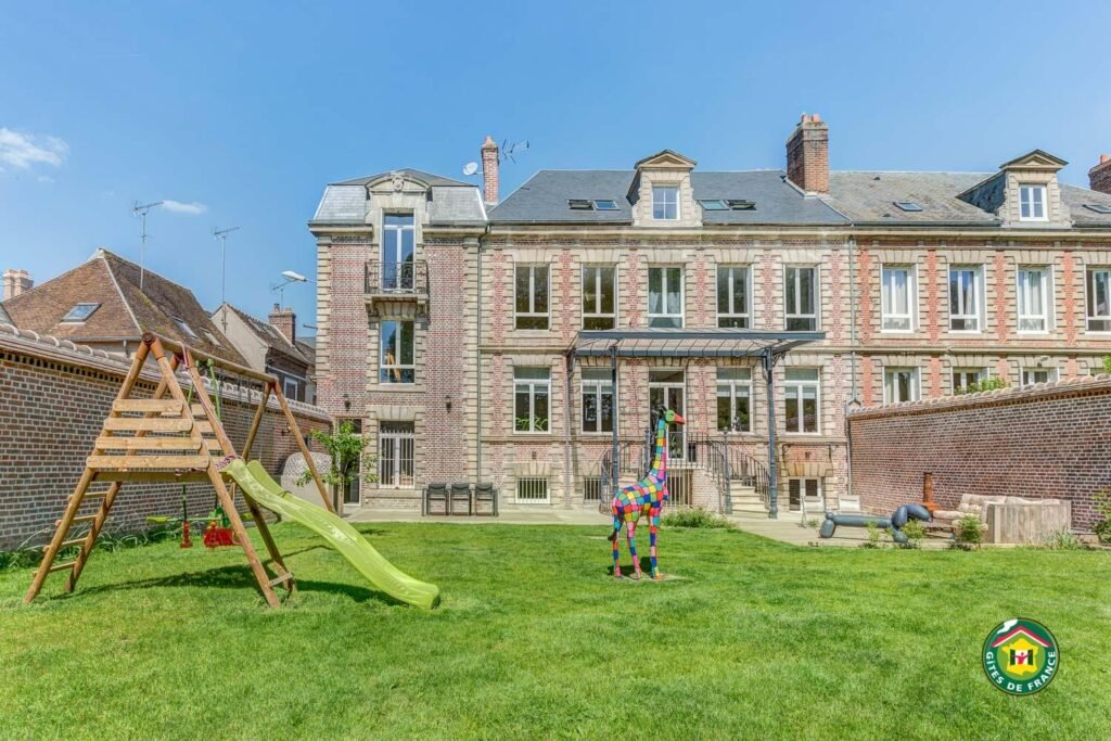 Exterieur maison 1870 renovee le rhino raye