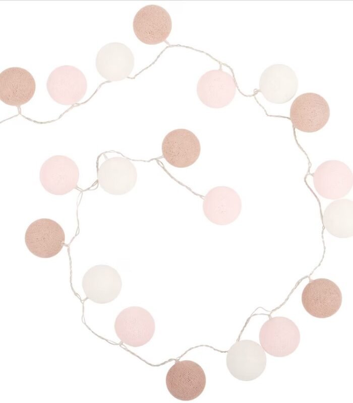 Guirlande scandinave chambre ado