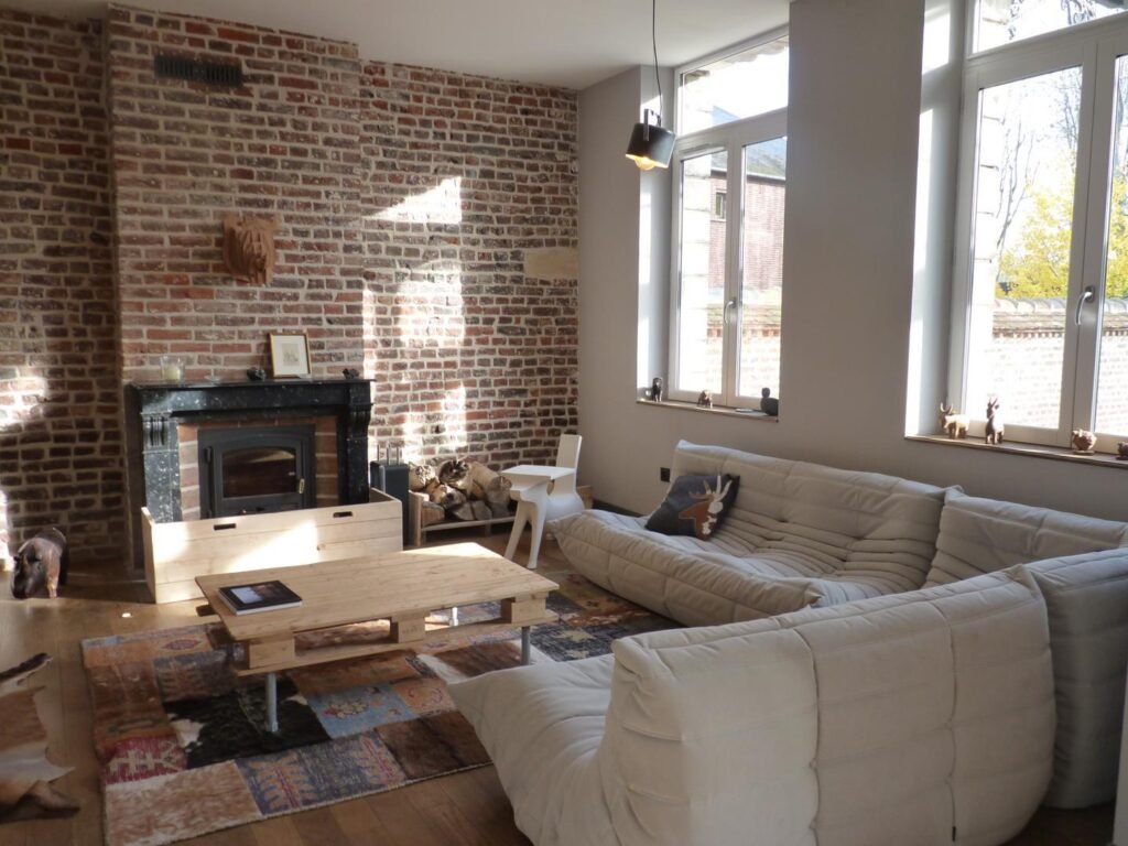 Salon accueil du rhino raye campagne