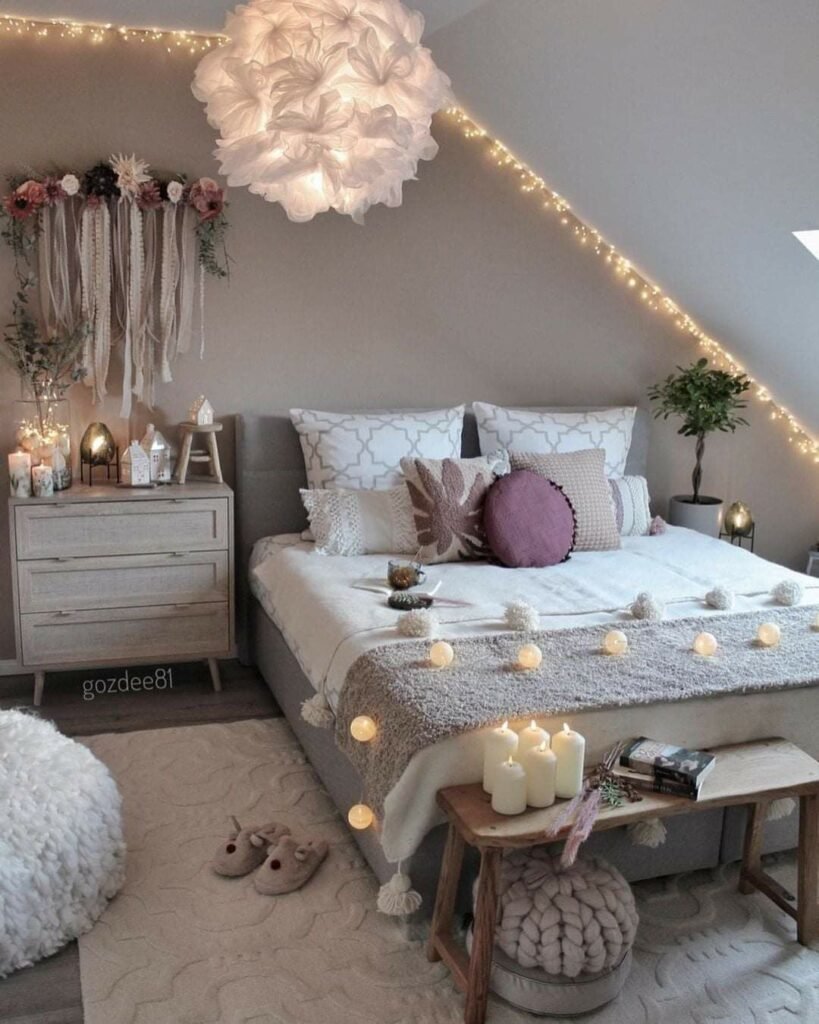 Chambre ado sous pente cocooning grise blanche et violette