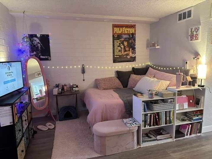 Chambre d_ado style japonais moderne avec parure de lit rose et gris_