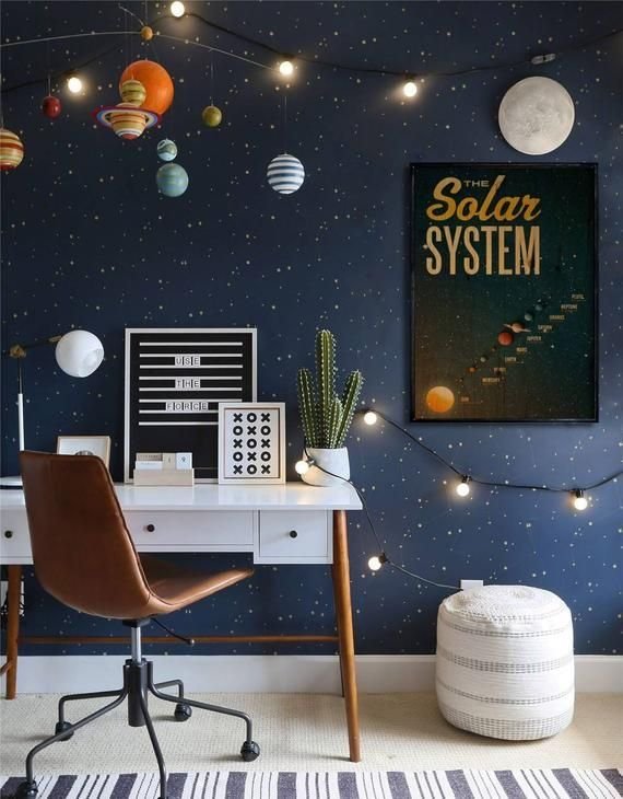 Chambre enfant avec bureau thème espace avec guirlande guinguette