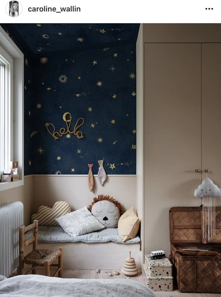 Chambre enfant thème espace en bleu beige et taupe