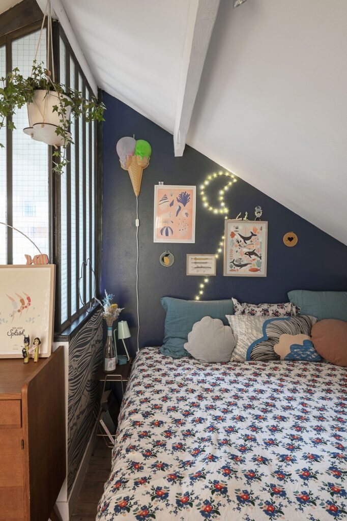 Peinture murs gris chambre ado avec deco murale maison creative