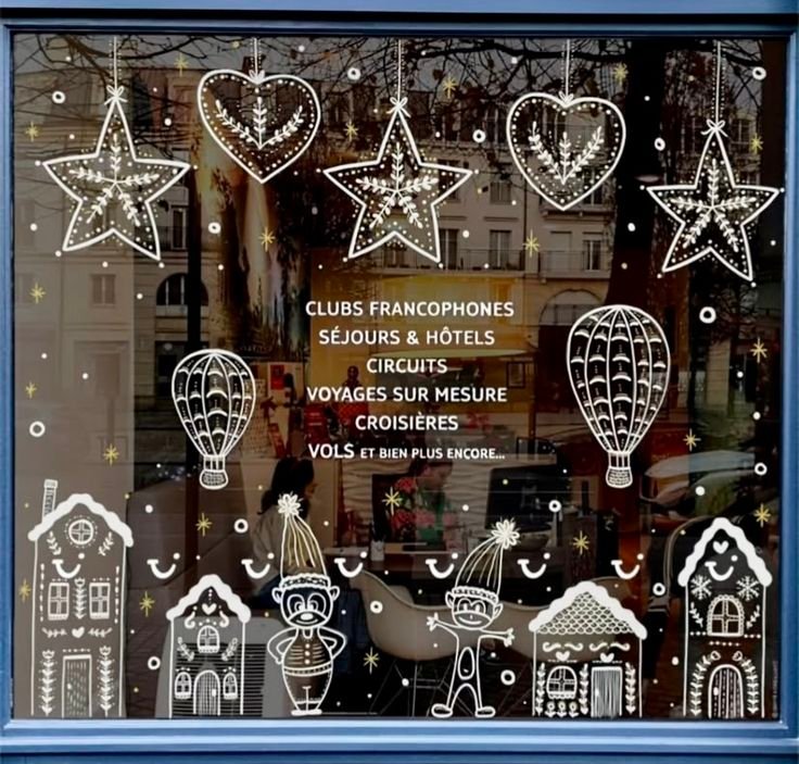 Decoration-fenetre-Noel-stickers-feeriques-sur-vitrine-d_hotel