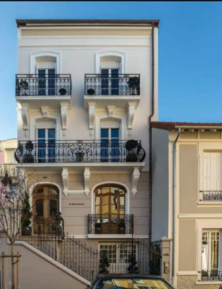 Exterieur-duplex-75m2-Vichy-style-art-nouveau-avec-balcon