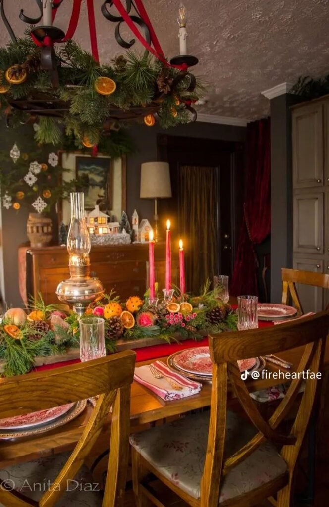 Salle a manger deco de noel nature avec branches de sapin suspendues
