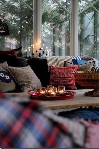 Veranda de chalet scandinave déco de noel avec bougies