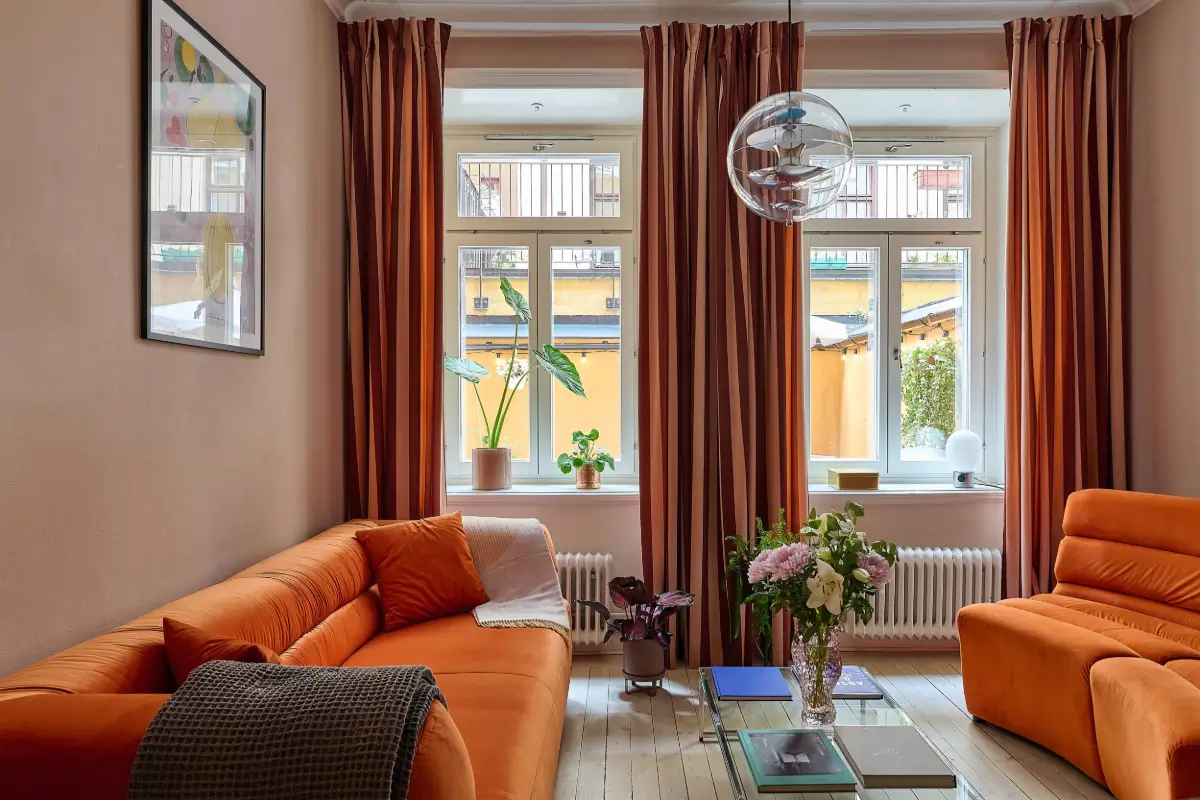 Un appartement coloré et éclectique à Stockholm