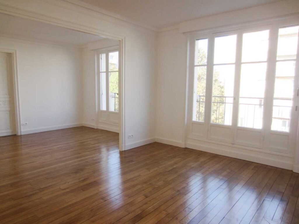 Maison vide avec parquet bricolo blogger regle des trois couleurs en deco