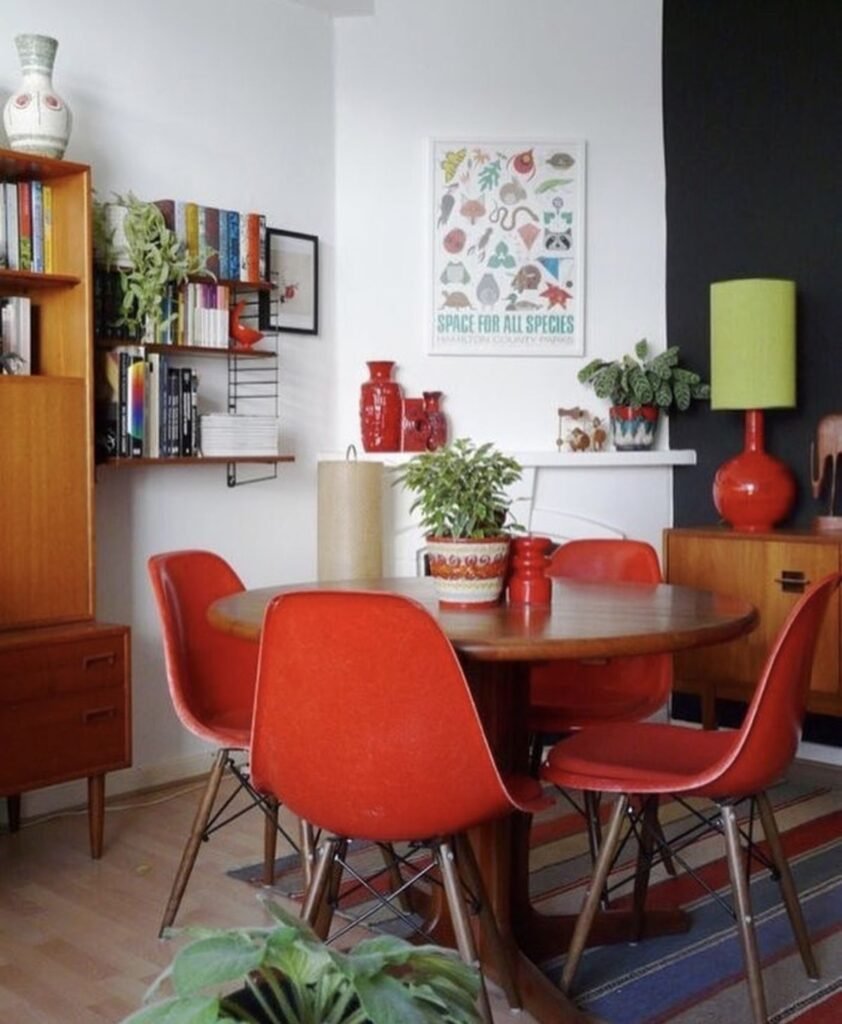 Salle a manger coloree rouge et verte